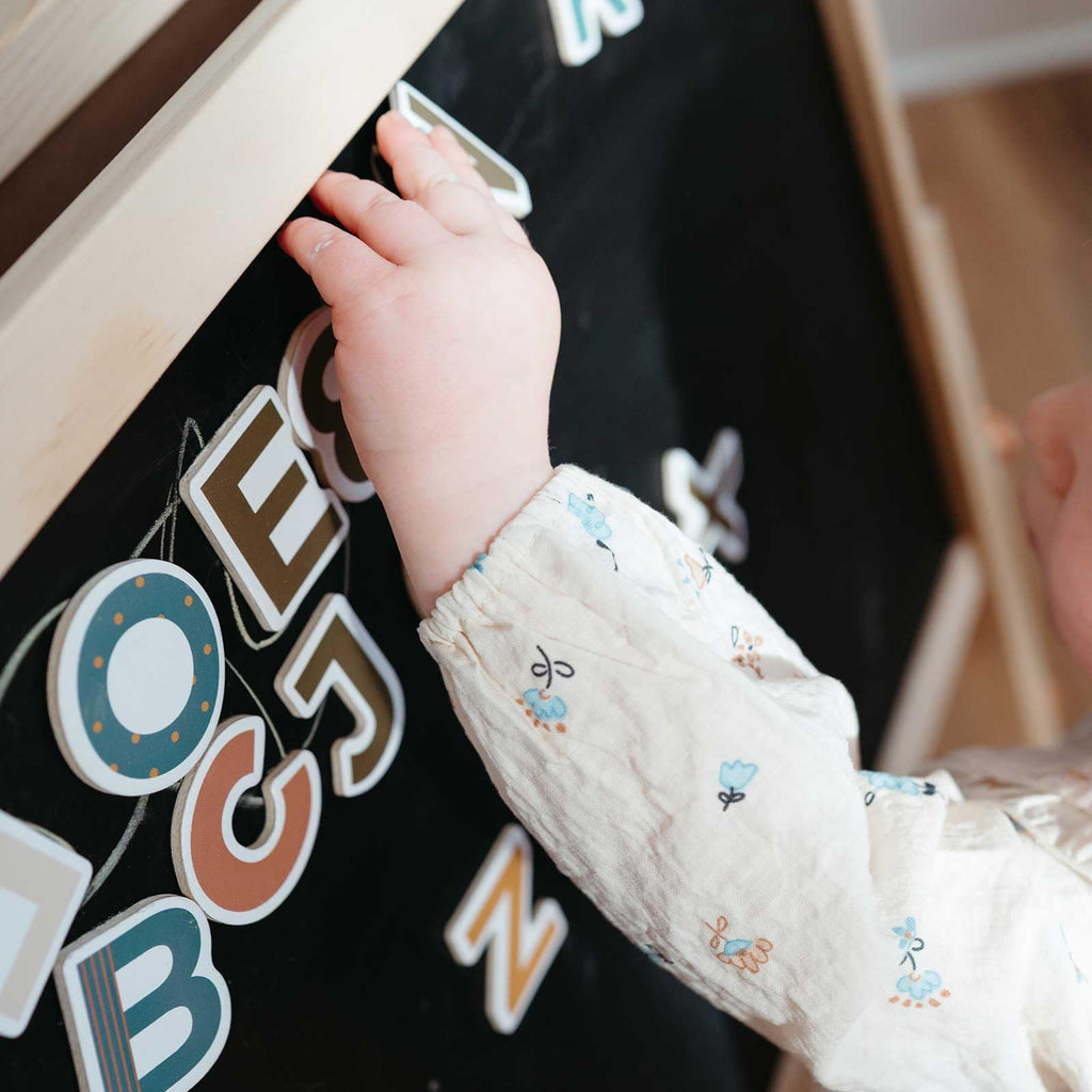 Foldable Wooden Art Easel with Chalkboard & Whiteboard R911926